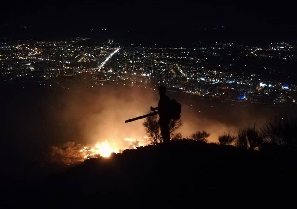 آتش در ارتفاعات کوهستان دراک شیراز مهار شد