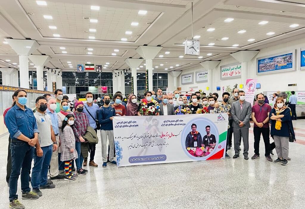 سنگ‌نورد مدال‌آور فارس در رقابت‌های جهانی روسیه وارد شیراز شد