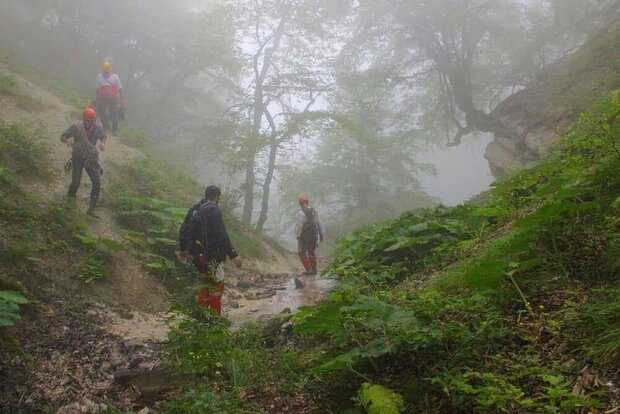 طبیعت گردان گمشده در ارتفاعات «زیارت» به مکان امن منتقل شدند