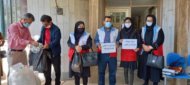 مشارکت جوانان امدادگر بیجار در کمپین جمع آوری درب بطری