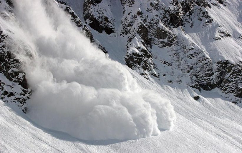 مدفون شدن تعداد کوهنورد در کوه کازیک در اثر بهمن