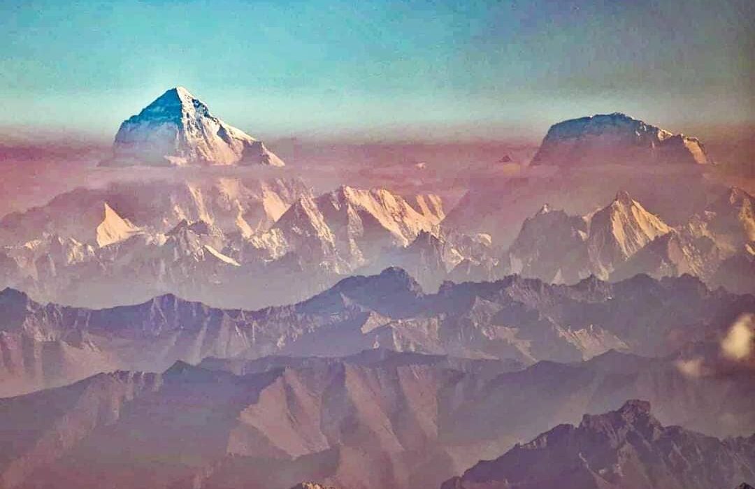 نمای قلل K2 و برودپیک از قله کون