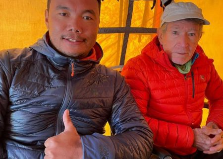 ۱۲امین تلاش پیرمرد ۸۲ ساله اسپانیایی برای صعود دائولاگیری