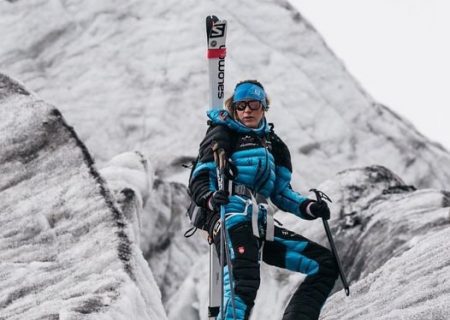 زن لهستانی درپی صعود ماناسلو با اسکی