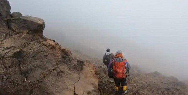 گزارش تیم جستجوی هلال احمر در خصوص مفقودی کوهنورد مشهدی در ضلع غربی دماوند