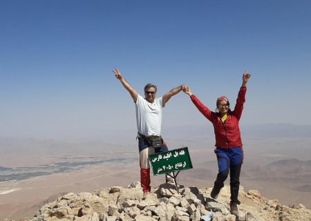 صعود زوج هرمزگانی به قله بل در استان فارس