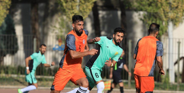 هوادار برنده نبرد استقلالی‌ها با قضاوت داور مردودی