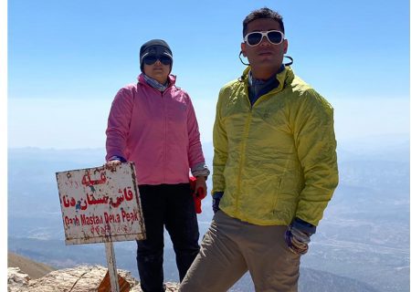 صعود زوج هرمزگانی به قله قاش مستان دنا