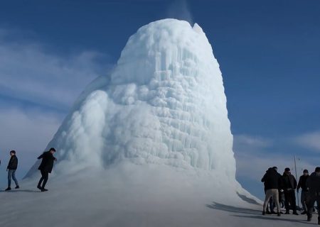 پدیده عجیب اتشفشان یخی در قزاقستان