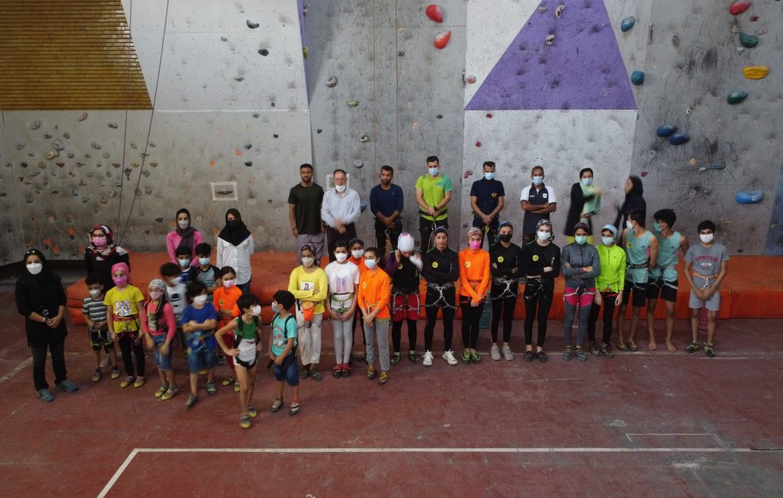 برگزاری مسابقات سنگ نوردی داخل سالن استان هرمزگان به مناسبت هفته تربیت بدنی