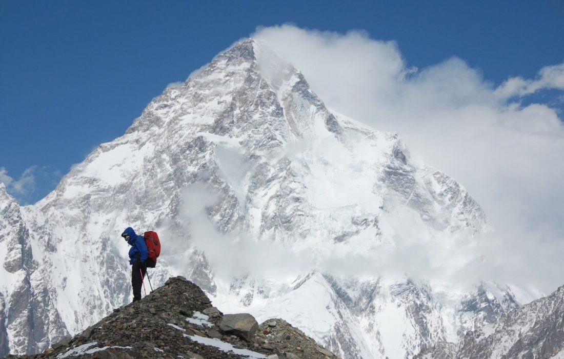 جوانترین فاتح K2 در مسیر کمپ اصلی اورست ادم شد