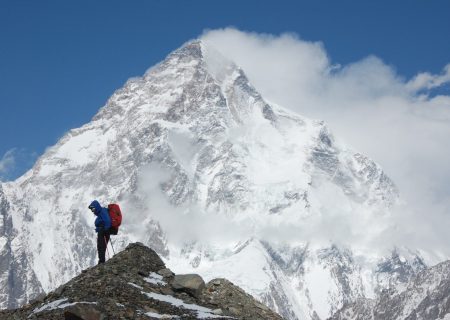 جوان‌ترین فاتح K2 در مسیر کمپ اصلی اورست ادم شد