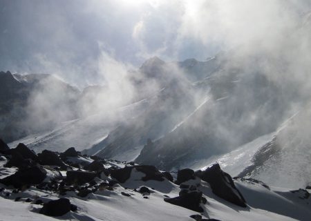 طی ۴۸ ساعت آینده به کوه نروید/پیش بینی بارش برف و باد شدید در منطقه گنجنامه