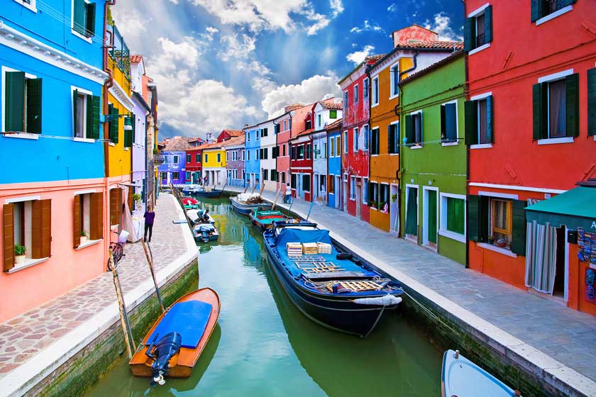 جزیره‌ای رنگارنگ در قلب ایتالیا