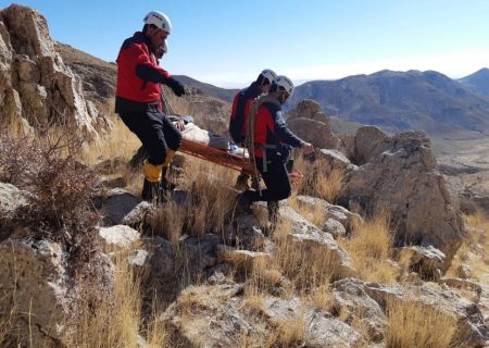 اجرای مانور نجات مصدوم از ارتفاعات قله شاه جهان