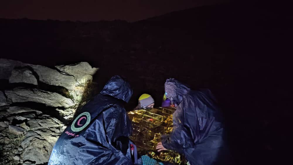 نجات ۲ کوهنورد در ارتفاعات شروه درسی سلطان یعقوب شهرستان نقده