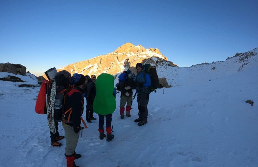 صعود زمستانه گروه کوهنوردی روجا سوادکوه به قله خرو نرو