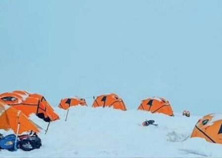 ماناسلو زمستانی/کوهنوردان در انتظار هوای خوب