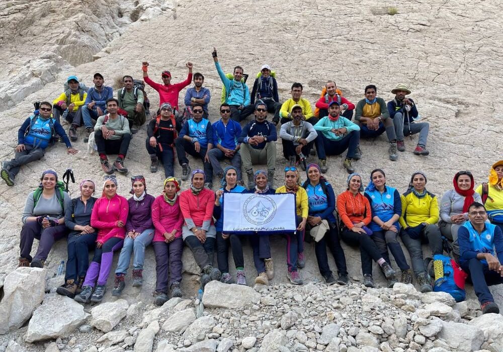 پیمایش مسیر کوه خورگو به قله قلات زرد در بندرعباس