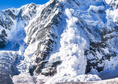 خطر بهمن برای اسکی‌بازان و کوه‌نوردان کانادایی!