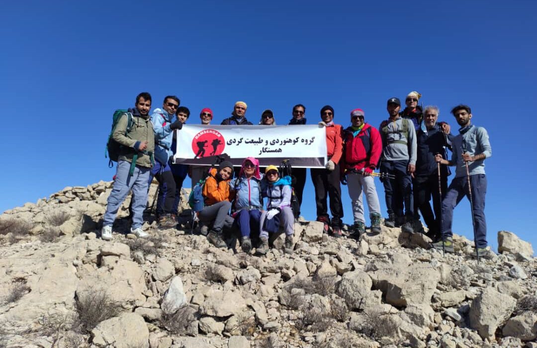 صعود تیم کوهنوردی همسنگار به قله کوه سیاه خورگو به مناسبت هفته هوای پاک