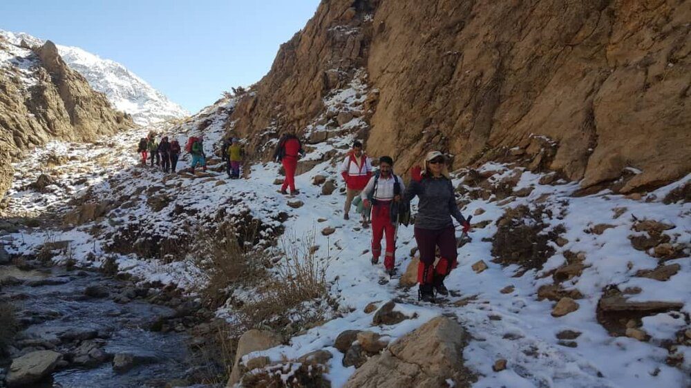 نجات جان کوهنورد ۳۱ ساله تهرانی مفقودشده در ارتفاعات بینالود ، خط الراس فلسکه به شیر باد به علت بارش شدید برف و مه غلیظ