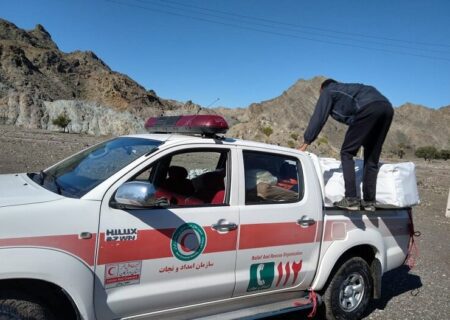 امدادرسانی به ۱۱ خانواده در کوههای شهرستان رودان