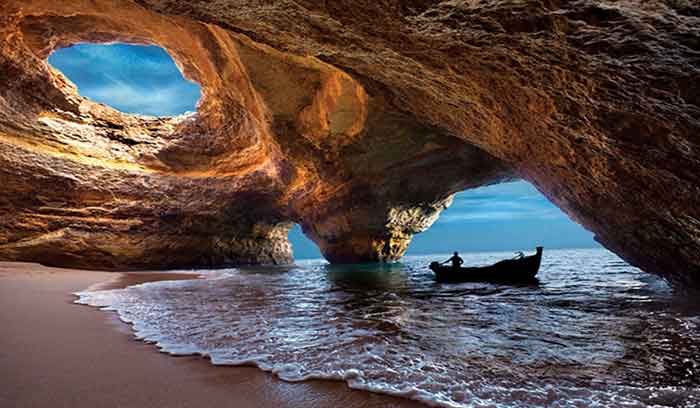 غار بناگیل در منطقه آلگارو، کشور پرتغال