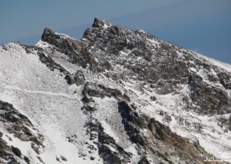 اعزام ۳ تیم حرفه‌ای به ارتفاعات علم کوه/ عملیات انتقال ۲ کوهنورد جان باخته آغاز شد