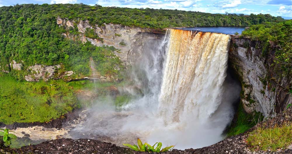 بزرگترین آبشار قطره ای جهان در کشور گویان امریکای جنوبی
