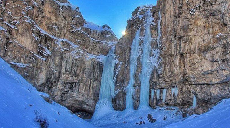 منظره زمستانی آبشار خورخورا
