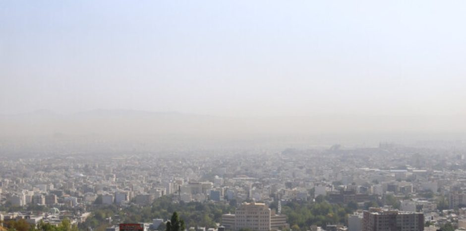 افزایش آلودگی هوای ۴ کلانشهر از فردا/ بارش برف و باران در ۲۲ استان