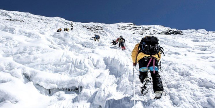 نجات ۴ کوهنورد گرفتار برف و کولاک در نهاوند