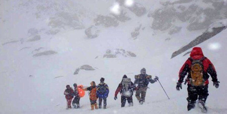 نجات ۳ کوهنورد گرفتار در ارتفاعات دنا