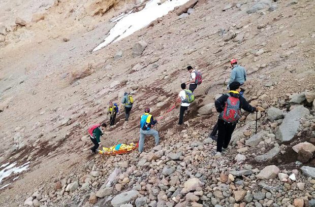 آغاز عملیات نجات ۳ کوهنورد گرفتار در ارتفاعات جاده چالوس
