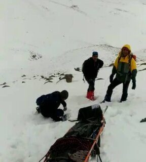 انتقال اجساد مفقود شده در قله دوگلا فرسش الیگودرز به پایین دست قله
