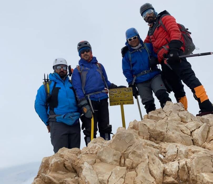 صعود زمستانه قله رنج توسط اعضای باشگاه آرش