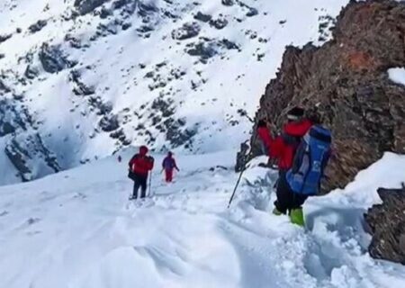 عملیات جستجو برای نجات سه کوهنورد گرفتار شده در جاده چالوس