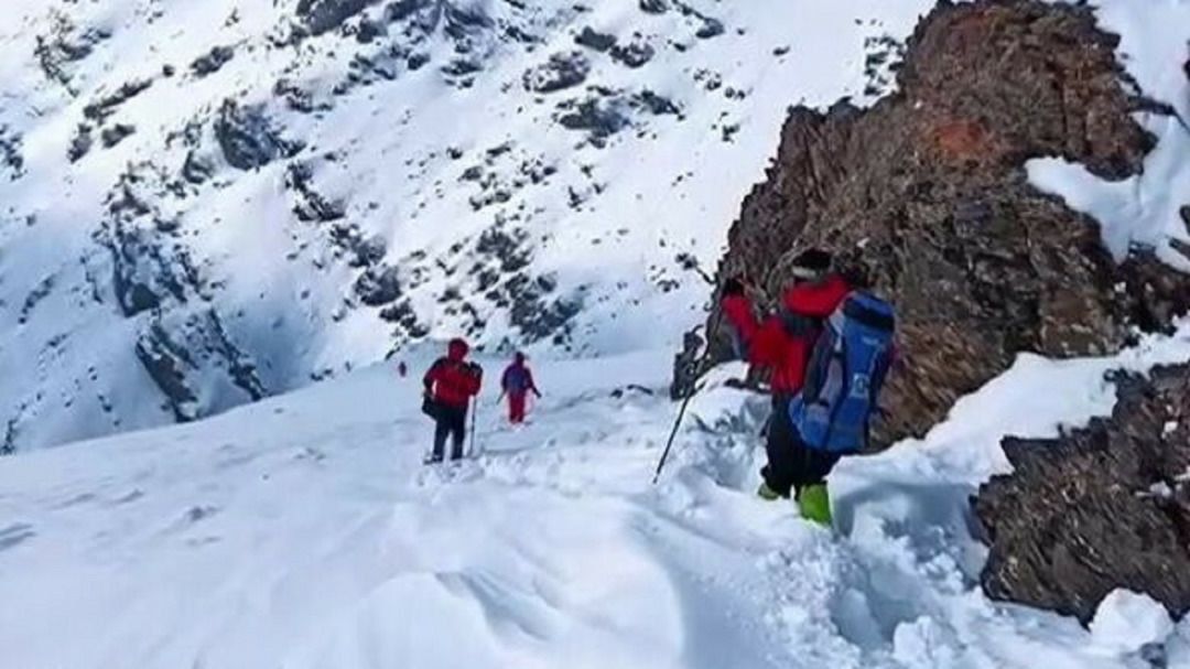 عملیات جستجو برای نجات سه کوهنورد گرفتار شده در جاده چالوس