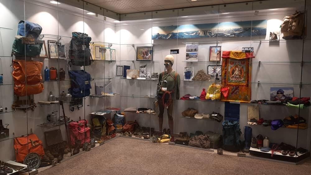 ۵۰۰ عدد تجهیزات با ارزش به موزه کوهنوردی همدان اهدا شد