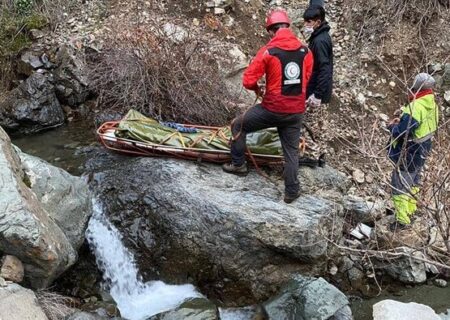 پیکر کوهنورد ۴۰ ساله پس از جستجوی ۱۰ ساعته در داراباد پیدا شد