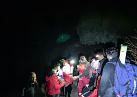نجات ۵ فرد گرفتار در ارتفاعات کوه بزد توسط تیم امداد کوهستان هلال احمر شهرستان تربت جام