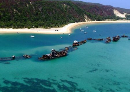 استرالیا/ کشتی های غرق شده در ساحل جزیره مورتون