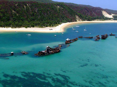 استرالیا/ کشتی های غرق شده در ساحل جزیره مورتون