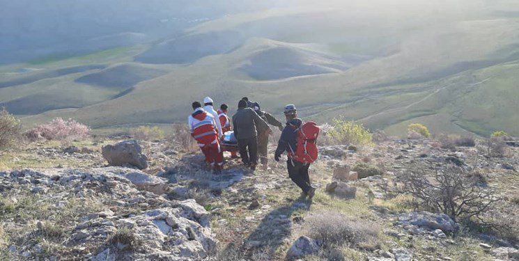 نجات کوهنورد ساوجی از مرگ بعد از ۱۷ ساعت عملیات نفس گیر