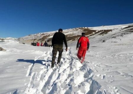 تلاش امدادگران هلال احمر گلستان و سمنان برای نجات ۲ کوهنورد گم شده در ارتفاعات برفی گاو‌کشان شاهکوه