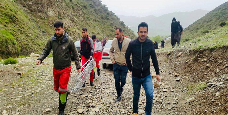 فرد گرفتار شده در ارتفاعات روستای گردرحمت پیرانشهر توسط نجاتگران هلال احمر نجات یافت