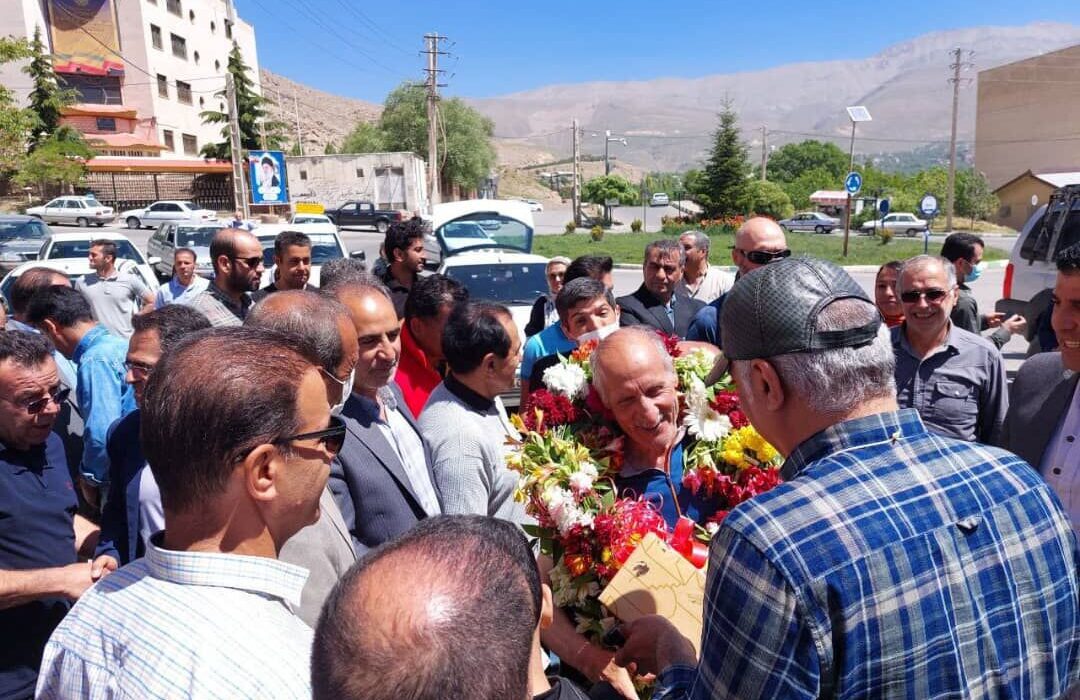 استقبال شهروندان دماوندی از فاتح قله اورست
