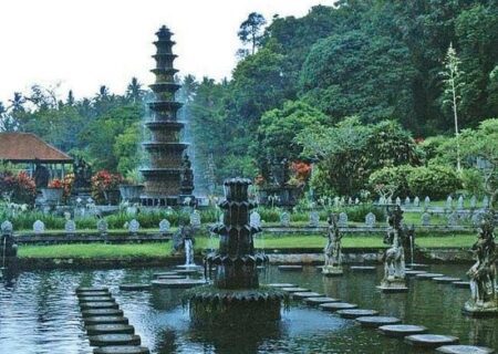 کاخ سلطنتی سابق تیرتا گانگا در بالی اندونزی