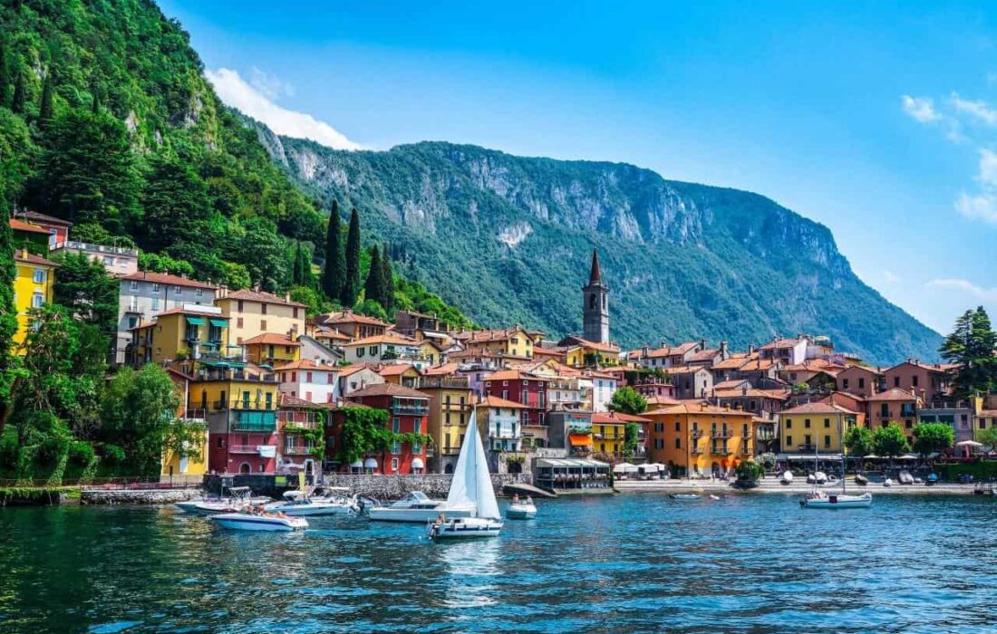 دهکده بلاجیو در کنار دریاچه کومو در ایتالیا